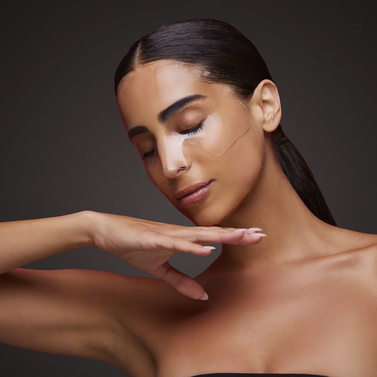 CurrentBody Skin LED Light Therapy Mask + 5 Hydrogel Masks - Image 3